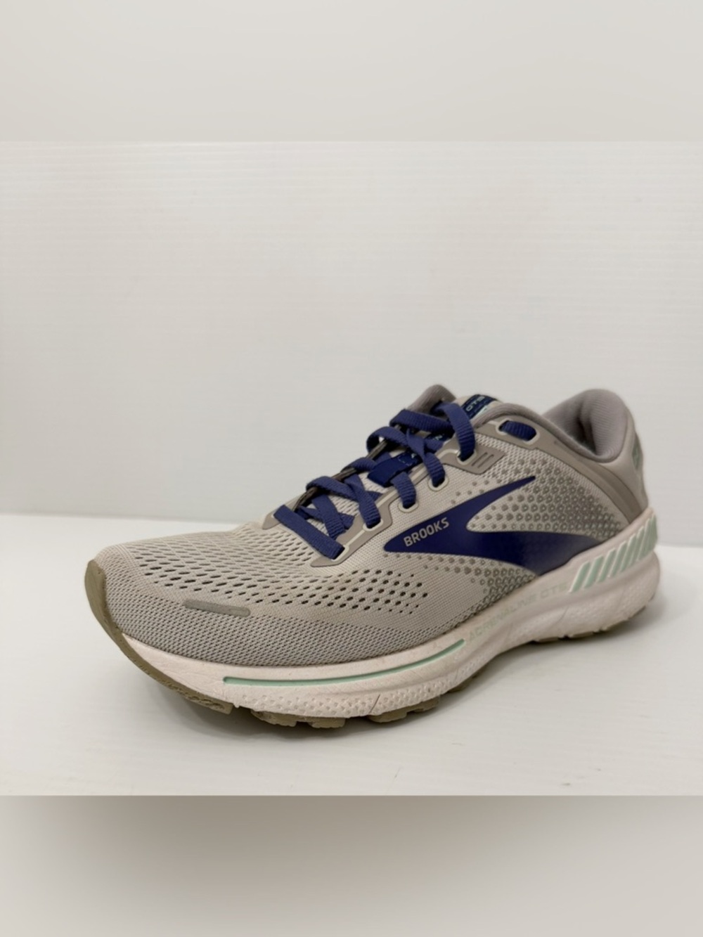 Brooks Adrenaline GTS 22 Running Shoes - 9